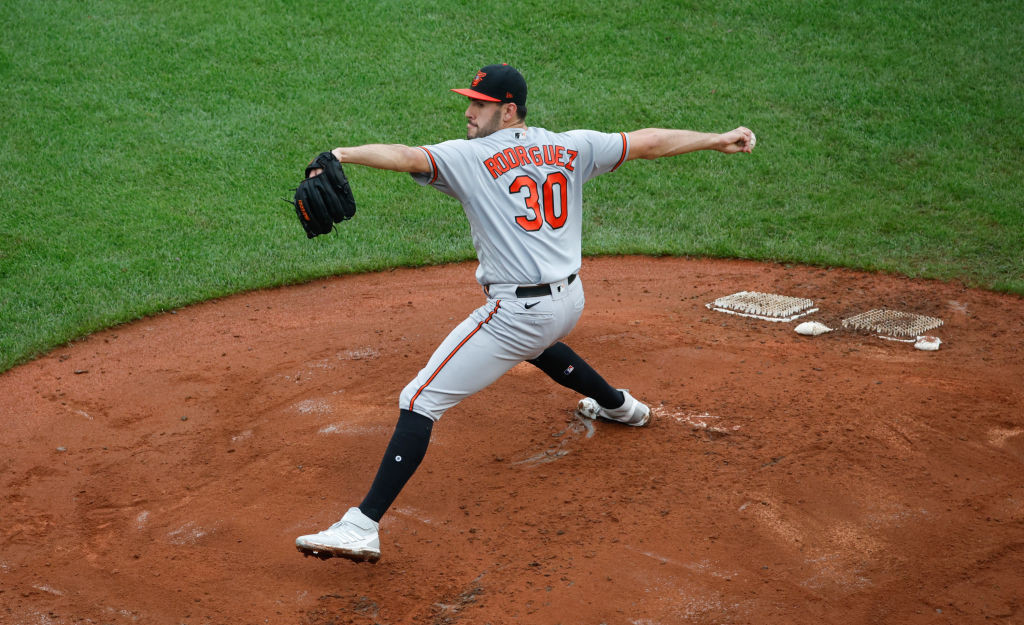 rodriguez pitching gray