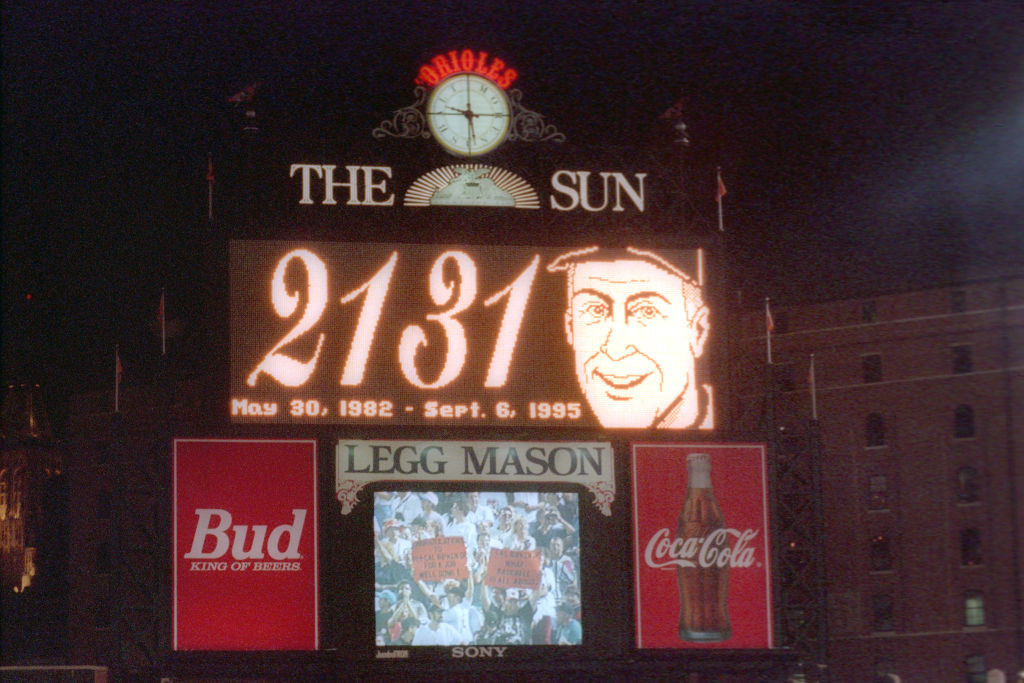 score board after Ripken breaks Gehrig's record